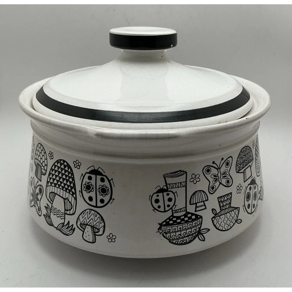 Vintage 70s Retro Stoneware Lidded Casserole 2Qt Mushrooms Black‎ White Crackle